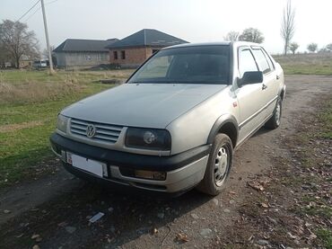 насос на машину: Volkswagen Vento: 1993 г., 1.8 л, Механика, Газ, Седан