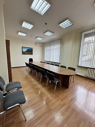 Аренда офисов: Сдаю Офис целиком: 300 м², В жилом комплексе, С ремонтом, Первая линия, С отдельным входом, С отдельным санузлом — 25