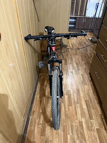 format velosiped: Горный велосипед Picker спущенные колеса. Характеристики по фото: - — 3