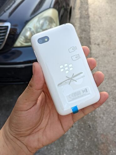 аксессуары для смартфонов: Blackberry Q5, 2 ГБ, цвет - Белый, 1 SIM