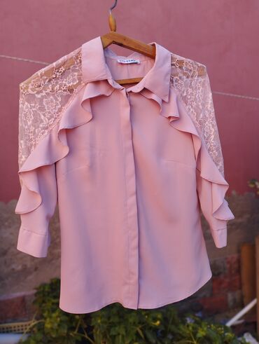 Tuflilər: Ayyaqqabilarin 2 si 30 azn donlarin.hamisi birlimde 50 azn Qadın geyim — 5