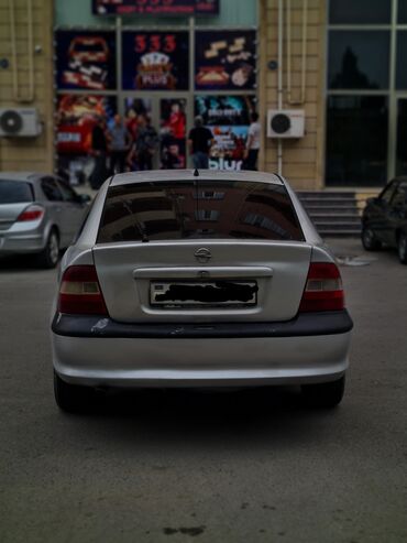 запчасти vectra: Opel Vectra: 2 л | 1996 г. | 326 км Хэтчбэк