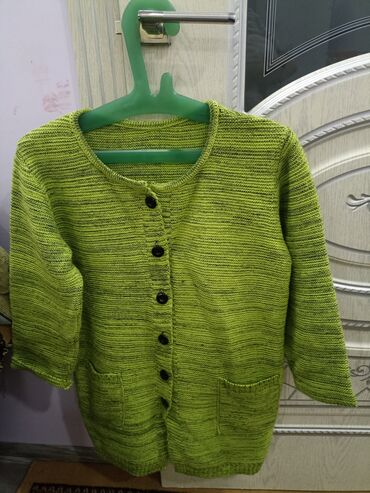 зеленый свитер: Женский свитер