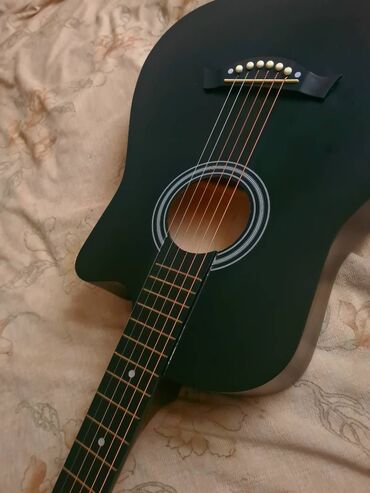 комбик для гитары: Гитара б/у Цвет черный Струнны совершенно новые Отлично подойдут для
