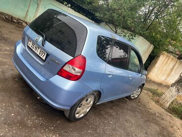 honda jazz 2009: Honda Jazz - это компактный и экономичный автомобиль, идеально