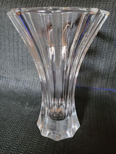 Vaze i saksije: Vaza, Staklo, Novo na lalafo.rs — 9 Vaze i saksije: Vaza, Staklo, Novo — 9