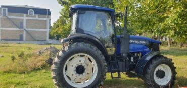 Traktorlar: LOVOL 1304 kənd təsərrüfatı traktoru - Rəng: mavi/qara - Güc sinfi — 2