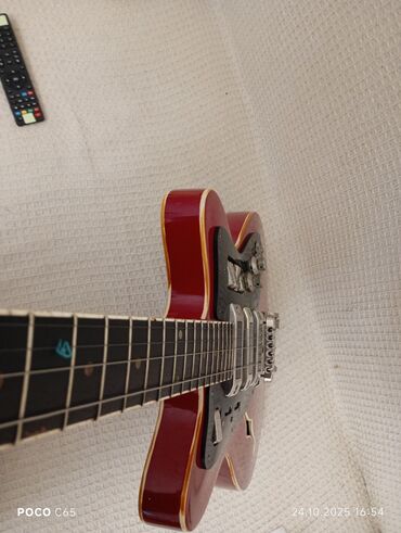 Elektro gitaralar: Elektron gitara, 6 sim, İşlənmiş, Ünvandan götürmə -da lalafo.az — 26 Elektro gitaralar: Elektron gitara, 6 sim, İşlənmiş, Ünvandan götürmə — 26