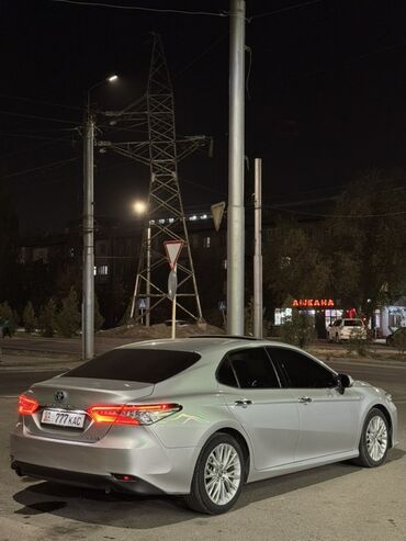 авто в рассрочку без первоначального взноса бишкек: Toyota Camry: 2018 г., 2.5 л, Гибрид, Седан