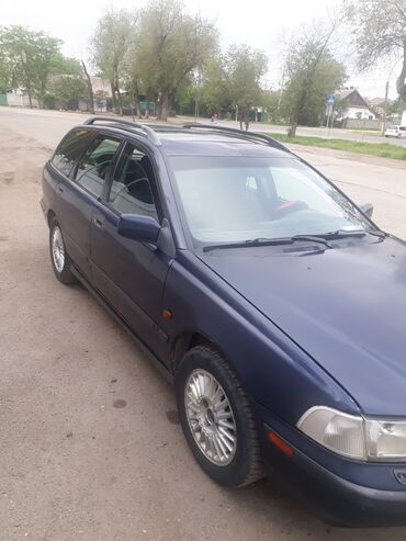 вольво квадрат: Volvo V40: 1997 г., 1.9 л, Механика, Бензин, Универсал