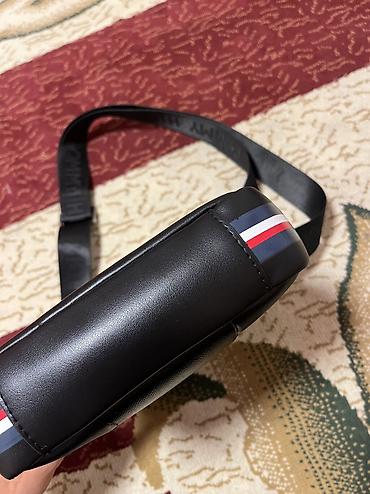Классические сумки: Классическая сумка, Tommy Hilfiger, Материал: Экокожа, Застежка на молнии, Унисекс, Б/у — 1