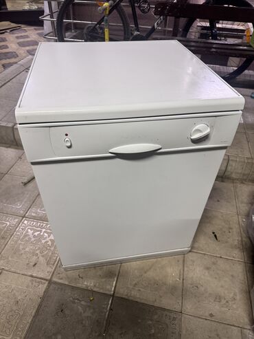 чайник с фильтром для воды: Продаю посудомоечную машинку Indesit Не пользовались как новая