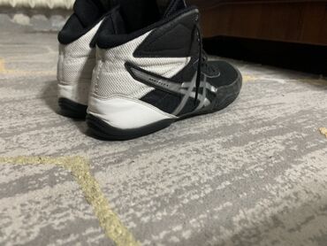 наколенники для борьбы: Кроссовки для борьбы ASICS (борцовки), высокие. - Бренд/модель