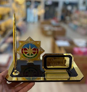 Masaüstü dəstlər: Masaüstü ad lövhəsi və qələm dəsti - Material: parlaq qara baza — 1