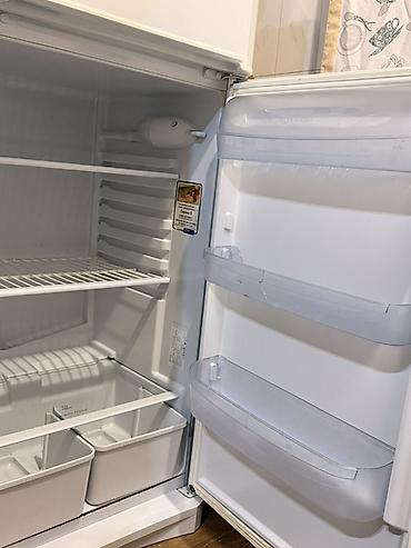 морозильник indesit: Холодильник Indesit, Б/у, Двухкамерный, De frost (капельный) — 3