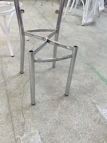 Sifarişlə restoran mebeli: Rəngarəng dəri xrom metal karkaslı oturacaq stulları. Coxlu sayda — 4