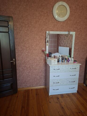 hamam ucun krantlar: İkinəfərlik çarpayı, Dolab