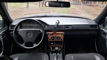 Mercedes-Benz: Mercedes-Benz E 230: 2.3 l | 1990 il Sedan — 9