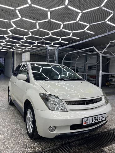 Toyota: Toyota ist: 2002 г., 1.3 л, Автомат, Бензин, Хэтчбэк