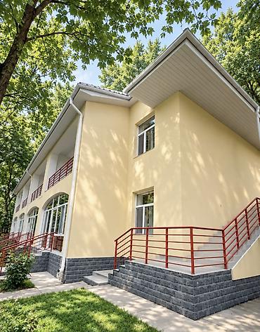 Продается трех комнатная квартира в ЦО "Raduga West" (Кош Коль )90 кв