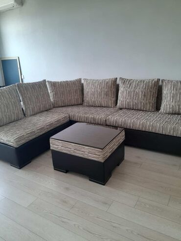 Otaq qapıları: Künc divan