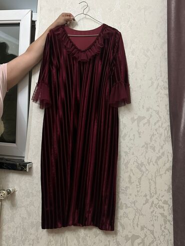 Dəstlər, kostyumlar: Qadın geyimləri – 3 ədəd paltar dəsti 1) Qara şifon üst geyim/kimono — 7