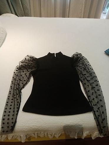 musduk: Qara bluz – SHEIN, ölçü M (EUR M/USA M) qolu tullu.
Moskvada almışam — 2