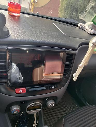 Avtomobil salonu üçün digər detallar: Avtomobil salonu və multimedia sistemi - Qəhvəyi-qara rəng — 4