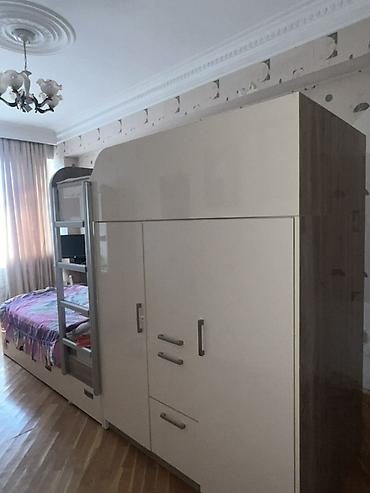 Uşaq/yeniyetmə otağı üçün çoxfunksiyalı 2 mərtəbəli yataq dəsti
