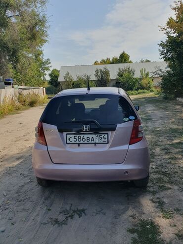 Honda: Honda Fit: 2012 г., 1.3 л, Вариатор, Бензин