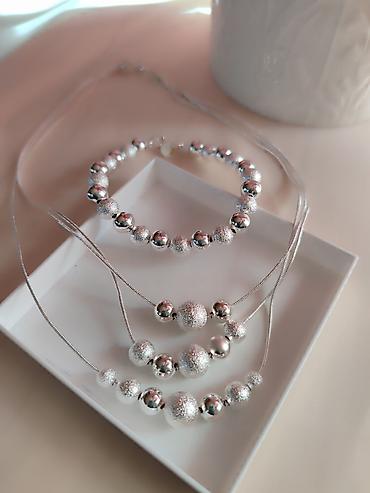Setovi nakita: Set nakita, žig 925 Elegantni set od srebra sastavljen od: - Ogrlice — 1