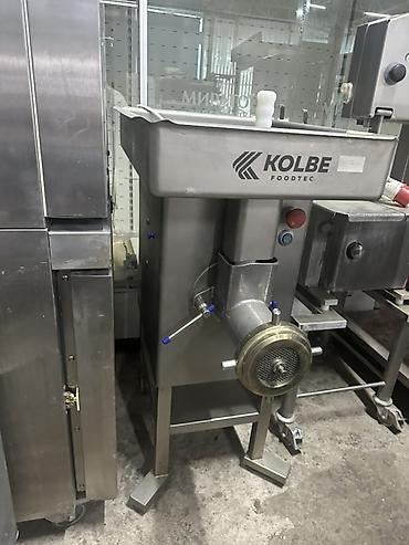 horeca: Промышленная мясорубка Kolbe Foodtec SW 100 - Тип: напольная — 2