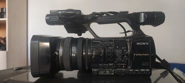 профессиональную видео камеру: Nxcam 5 хорошем состоянии всё работает снимает на флешку классный
