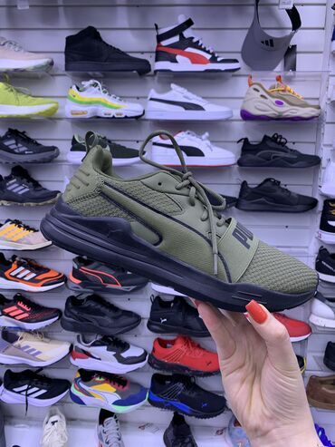 Кроссовки и спортивная обувь: Кроссовки мировых брендов Мы уже 7 лет радуем клиентов оригинальной at lalafo.kg — 10 Кроссовки и спортивная обувь: Кроссовки мировых брендов Мы уже 7 лет радуем клиентов оригинальной — 10