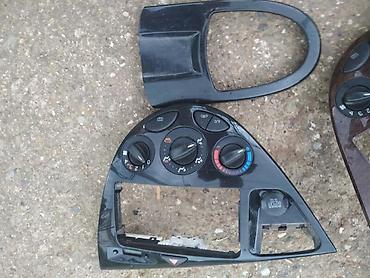 prodaj: CENTRALNA KONZOLA MAHAGONI ZA FORD FOCUS OD 1998. DO 2004. GOD. | — 2