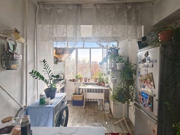 квартира берилет узак моонотко жаш балалууларга жертвмдан: 2 комнаты, 55 м², Индивидуалка, 4 этаж, Косметический ремонт