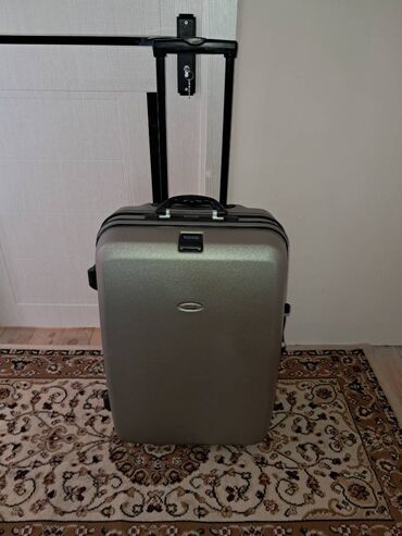 Çamadanlar: Olcu : 65x45x28 Sm !!! Acari Var !!! Kodu Islekdir !!! SUMQAYITDADI