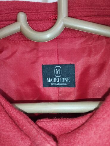 Демисезонные куртки: Продаю 1)осенне-весеннюю подросковую куртку 40-42размер.Синего — 7