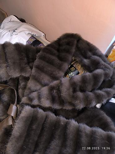 loro pian: Зимняя шуба с капюшоном Regina Luxury в глубоком коричневом оттенке — 2