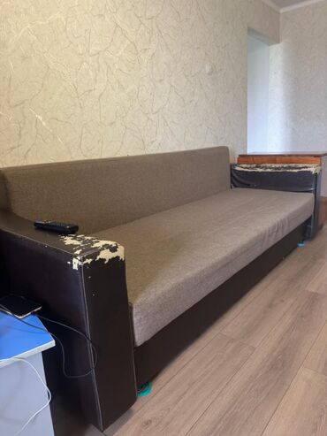 диван широкий: Диван-кровать, цвет - Коричневый, Б/у