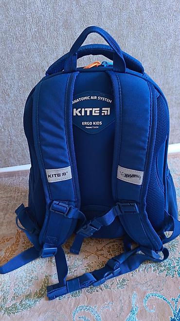 Məktəb çantaları: Kite Ergo Kids məktəb çantası – Hot Wheels dizaynı - Rəng: tünd mavi — 3