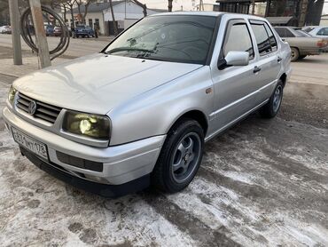 Volkswagen: Volkswagen Vento: 1997 г., 1.8 л, Механика, Газ, Седан