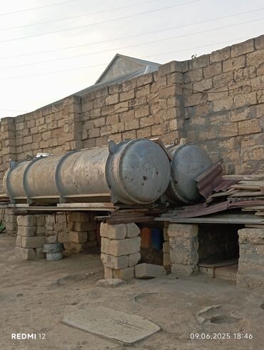 Baklar və çənlər: Bak, Metal, 2000 l l, Ünvandan götürmə