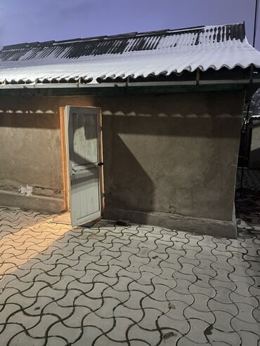 снять дом без посредников: Времянка, 40 кв. м, 3 бөлмө, Менчик ээси, Эски ремонт