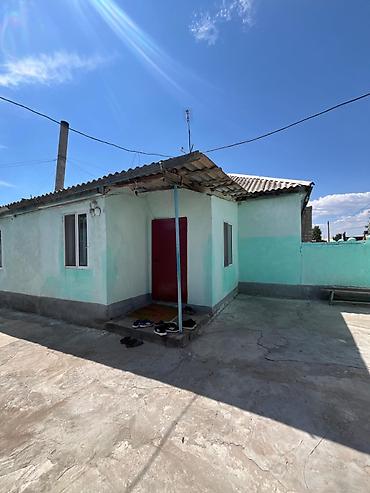 Продажа коттеджей и домов: Срочно продается дом в городе Токмок. Площадь дома — 102 м². Площадь — 4