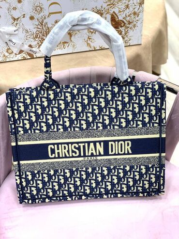 şiş çantası: Əl çantası, Christian Dior, Yeni