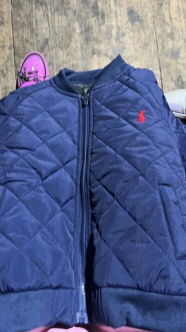 купить куртку детскую на мальчика: Детская куртка-бомбер, темно‑синяя на осень. Ни разу не одевали