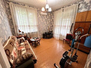 в районе кызыл аскер: 3 комнаты, 63 м², Сталинка, 3 этаж, Косметический ремонт