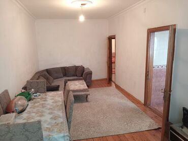 xırdalan mənzil: Bakı, 4-cü mikrorayon, 3 otaqlı, Köhnə tikili, m. Memar Əcəmi, 47 kv. m