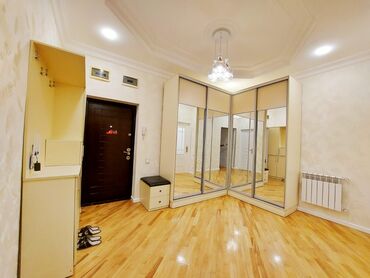 Günlük kirayə mənzillər: 3 otaqlı, Xətai r. r-nu — 12